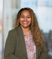 Headshot of Shaunelle Leslie