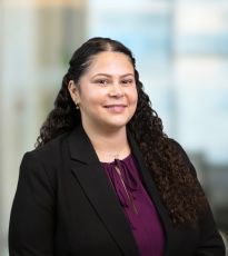 Headshot of Priscila Otoni